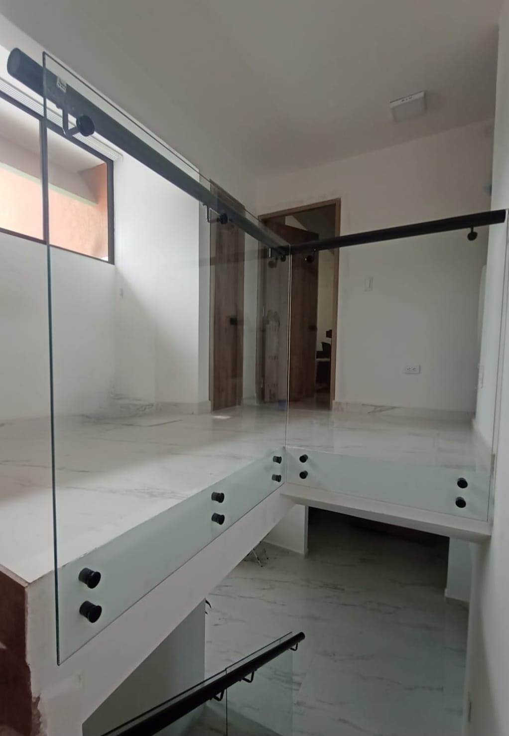 Puertas y ventanas en aluminio y vidrio